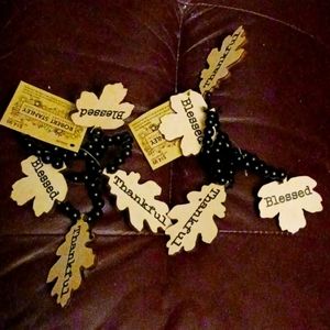 BRAND NEW SET OF 8 FALL/THANKSGIVING NAPKIN WOODEN RINGS